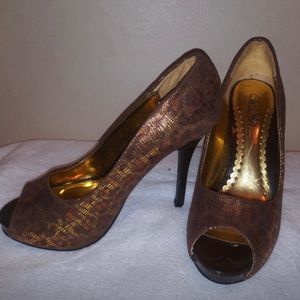 Ladies dress heel, like new,leopard print